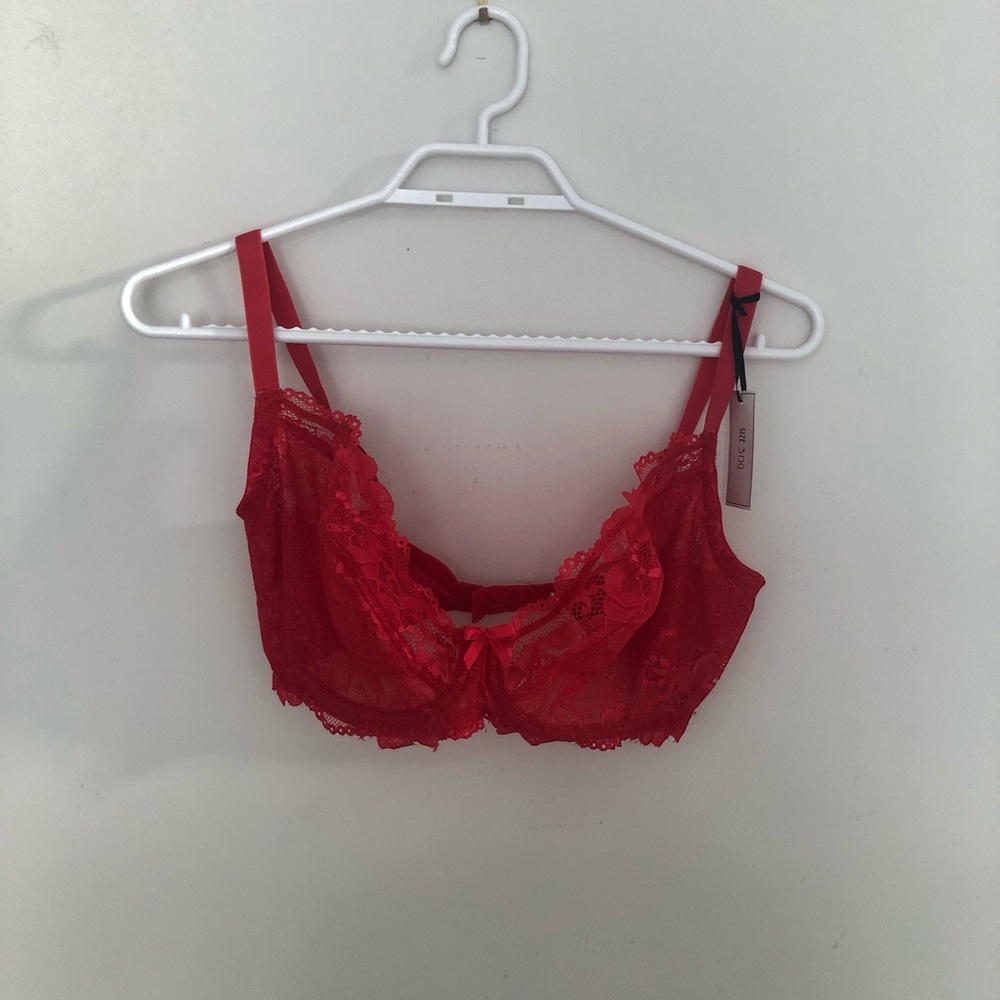 Unlined Red Lacey Bra (30G)
